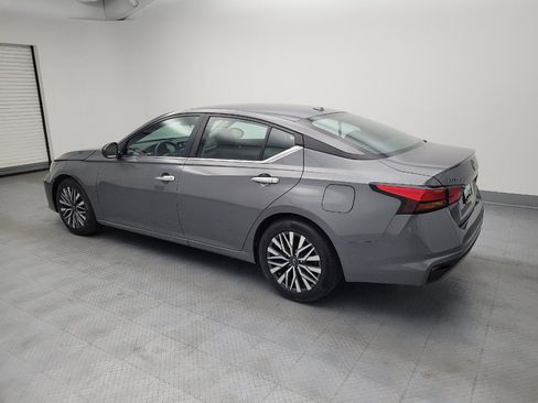 Used 2025 Nissan Altima 2.5 SV FWD image 3
