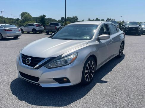 Used 2018 Nissan Altima 2.5 SV FWD image 1
