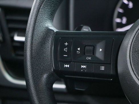 Used 2024 Nissan Rogue SV FWD image 13