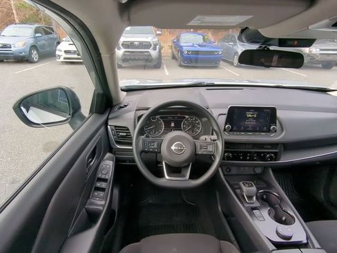 Used 2024 Nissan Rogue S image 38