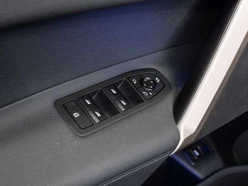 Used 2025 BMW iX xDrive50 image 45