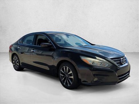 Used 2017 Nissan Altima 2.5 SV FWD image 3