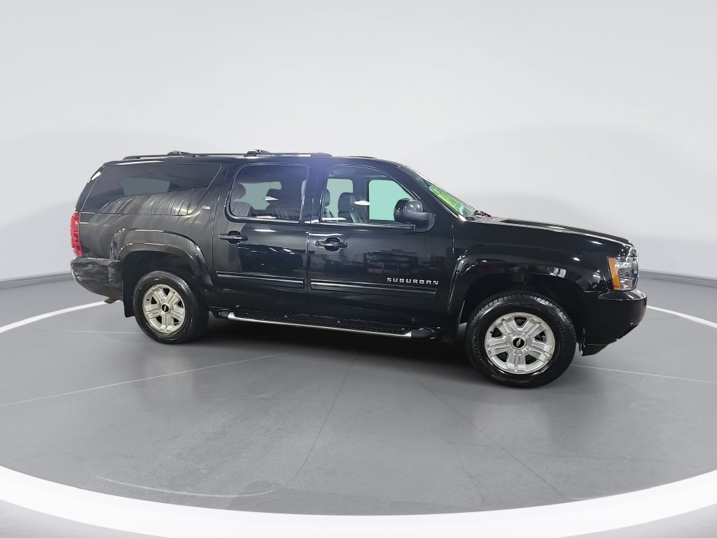 Used 2010 Chevrolet Suburban LT w/ Luxury Package AWD/4WD image 2