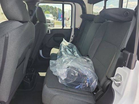 New 2025 Jeep Gladiator Sport image 25