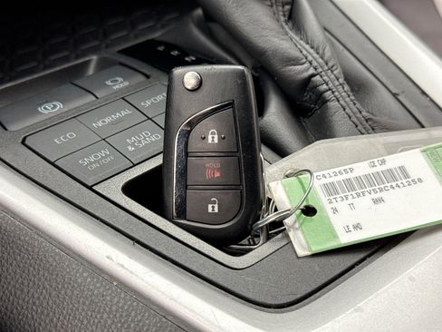 Used 2024 Toyota RAV4 LE image 22