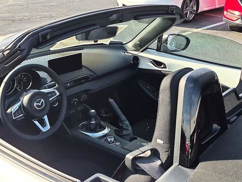 New 2026 MAZDA MX-5 Miata Club w/ Interior Package RWD image 38