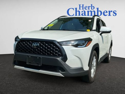 Used 2022 Toyota Corolla Cross LE image 10