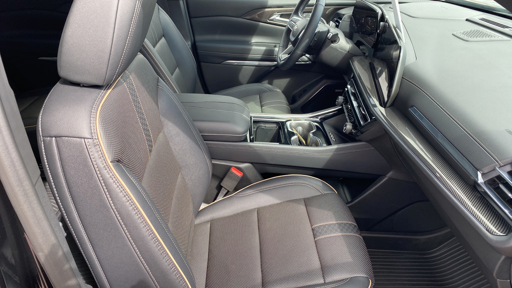 Used 2026 Chevrolet Traverse High Country w/ LPO, Floor Liner Package AWD/4WD image 14