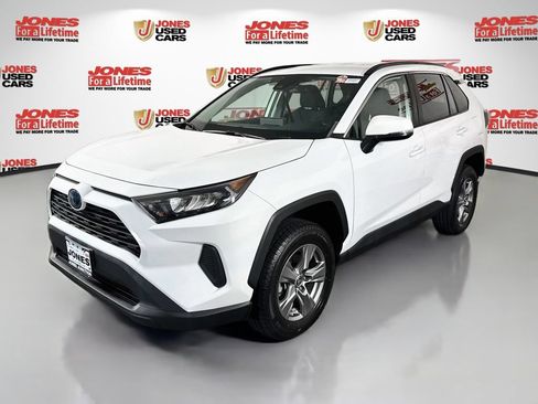 Certified 2022 Toyota RAV4 LE AWD/4WD image 12