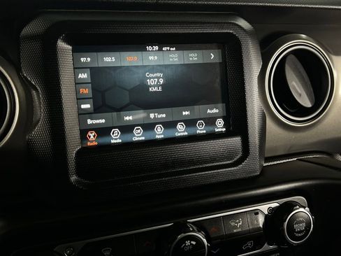 Used 2023 Jeep Gladiator Willys image 18