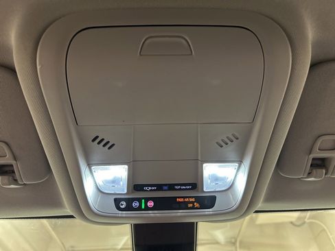 Used 2024 GMC Terrain SLE image 25