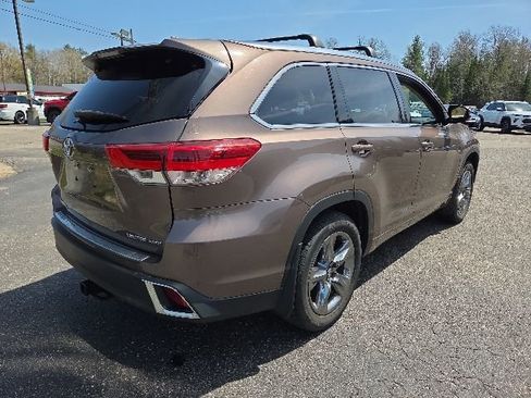 Used 2017 Toyota Highlander Limited AWD/4WD image 29