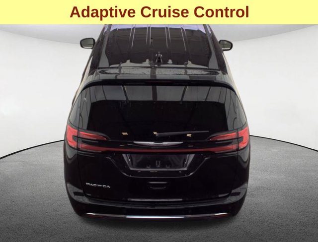 Used 2026 Chrysler Pacifica Select FWD image 8