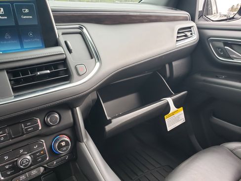 Used 2022 Chevrolet Suburban Z71 w/ Luxury Package image 25