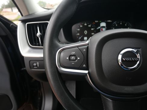 Used 2019 Volvo XC60 T5 Momentum w/ Protection Package Premier image 20