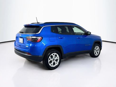 Used 2025 Jeep Compass Latitude AWD/4WD image 7