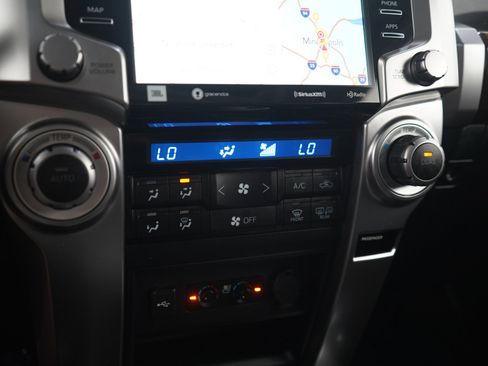 Used 2022 Toyota 4Runner Limited AWD/4WD image 22
