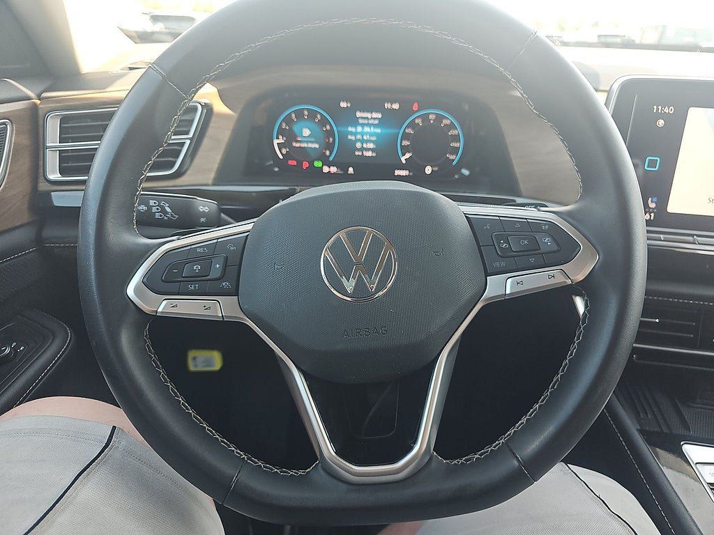 Used 2025 Volkswagen Atlas SE FWD image 16