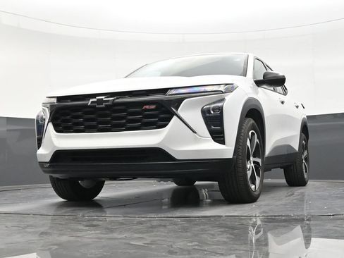 Used 2024 Chevrolet Trax RS w/ Driver Confidence Package FWD image 27