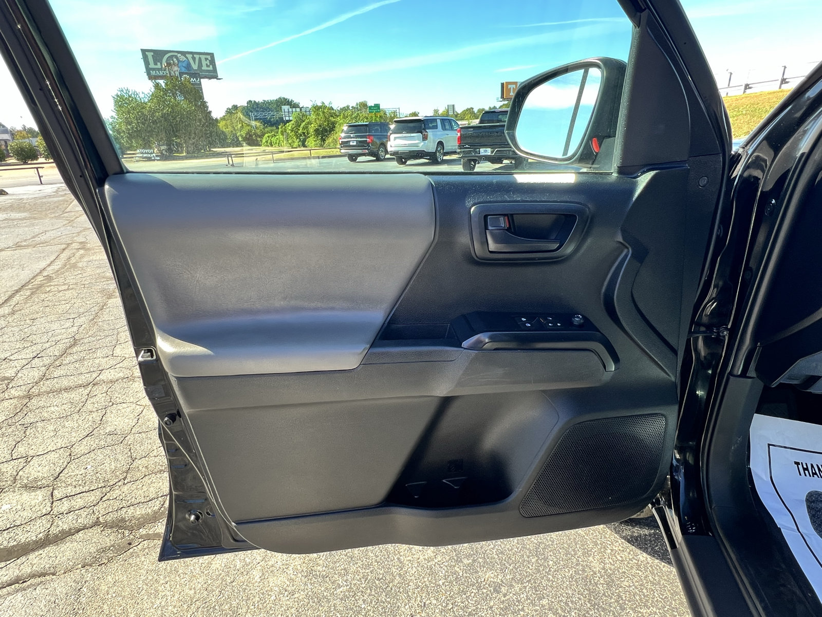 Used 2021 Toyota Tacoma SR AWD/4WD image 29