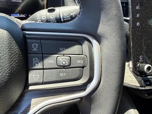 Used 2024 Jeep Wagoneer L Series III w/ Flexible Seating Group AWD/4WD image 33
