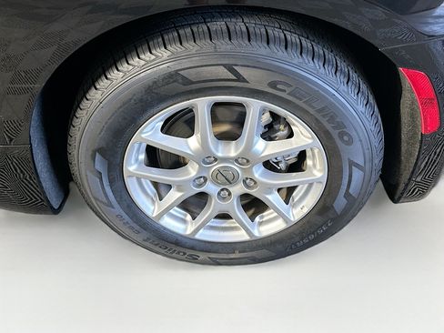 Used 2024 Chrysler Pacifica Touring-L FWD image 11