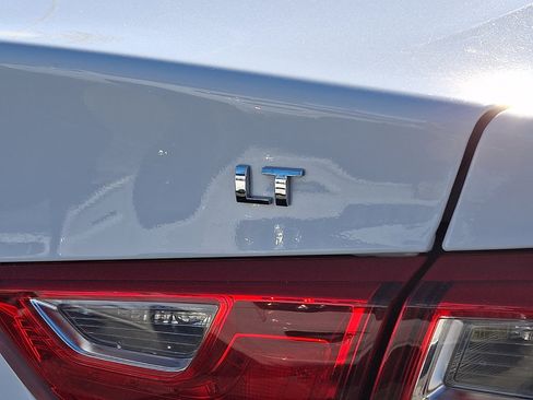 Used 2024 Chevrolet Malibu LT FWD image 16