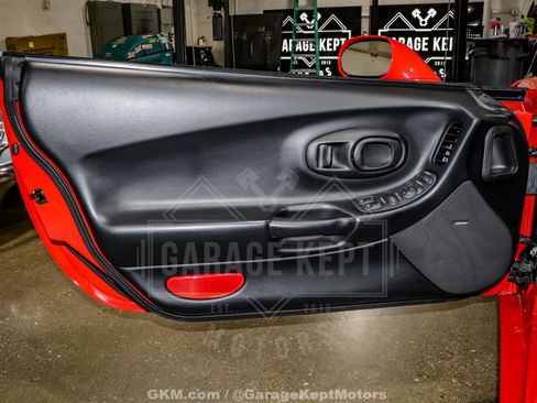 Used 1997 Chevrolet Corvette Coupe w/ Roof Pkg image 77