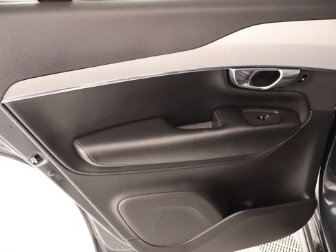 Used 2021 Volvo XC90 T5 Momentum w/ Advanced Package image 19