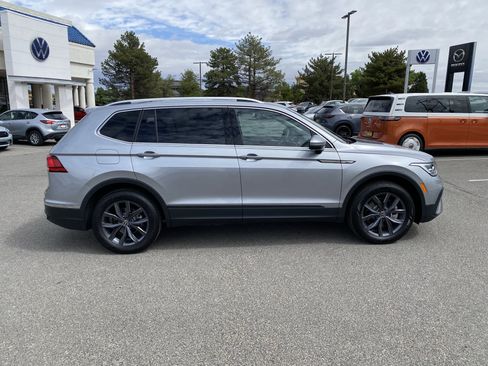 Certified 2023 Volkswagen Tiguan SE w/ Panoramic Sunroof Package FWD image 55