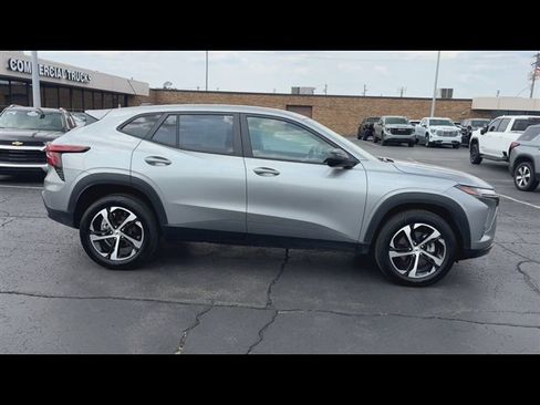 Certified 2024 Chevrolet Trax RS w/ Driver Confidence Package FWD image 9