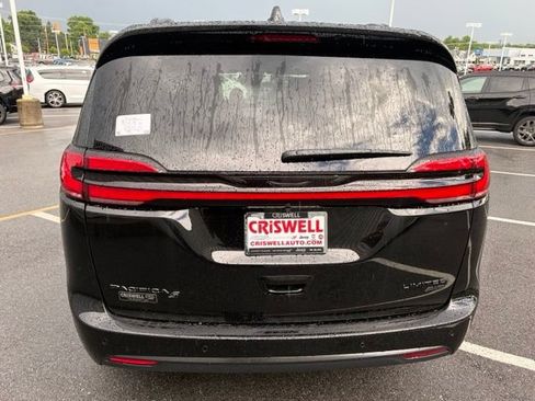 New 2027 Chrysler Pacifica Limited AWD/4WD image 6