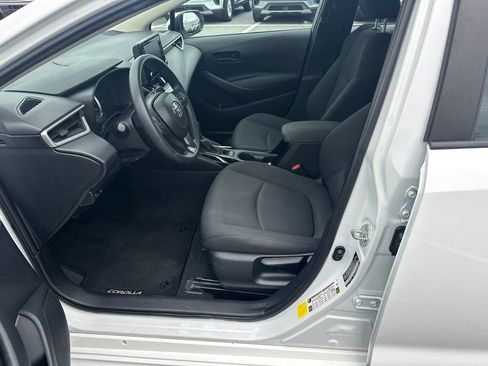 Used 2022 Toyota Corolla LE image 9