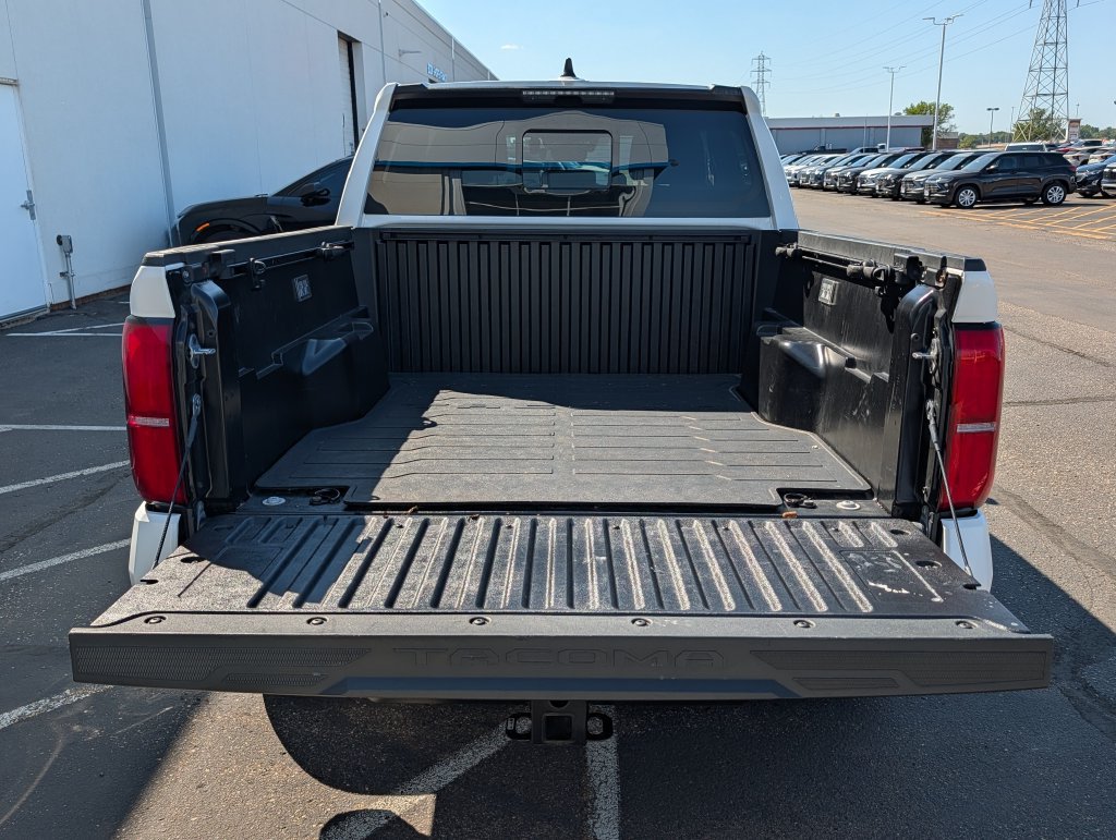 Used 2024 Toyota Tacoma SR5 AWD/4WD image 9