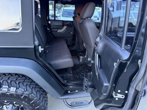 Used 2015 Jeep Wrangler Unlimited Sport w/ Connectivity Group AWD/4WD image 12