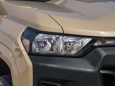 Used 2023 Chevrolet Colorado W/T image 4