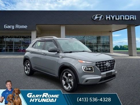 Used 2022 Hyundai Venue Limited w/ Cargo Package FWD image 2