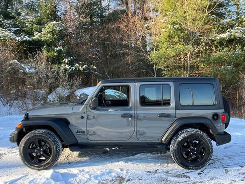 Used 2022 Jeep Wrangler Unlimited Sport image 2
