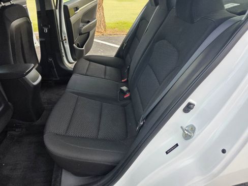 Used 2019 Hyundai Elantra SE w/ Cargo Package image 18