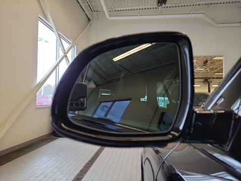 New 2026 BMW X5 xDrive40i w/ Executive Package AWD/4WD image 13