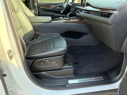 Used 2023 Cadillac Escalade Premium Luxury RWD image 13