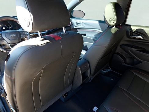 Certified 2025 Chevrolet Trax RS w/ Sunroof Package image 22