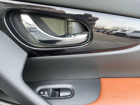 Used 2019 Nissan Rogue SL w/ Premium Package image 14