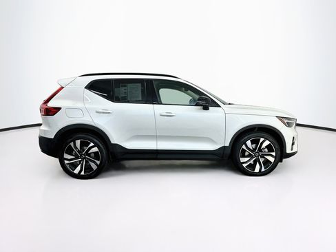 Used 2025 Volvo XC40 B5 Plus AWD/4WD image 10