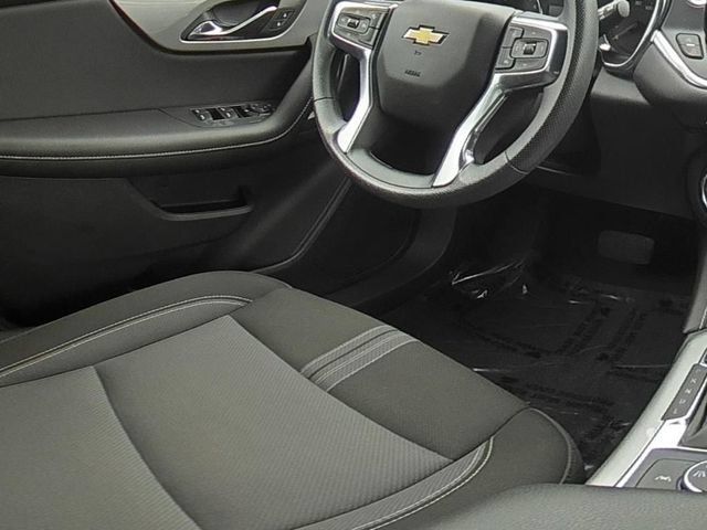 Used 2025 Chevrolet Blazer LT FWD image 24