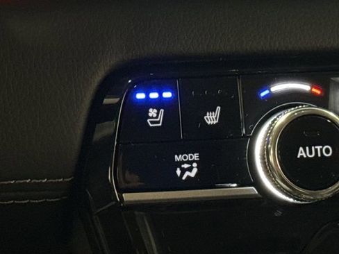 Used 2025 Honda Pilot Elite image 32