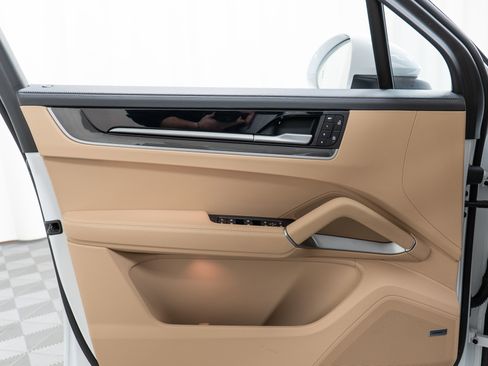 Certified 2024 Porsche Cayenne image 14