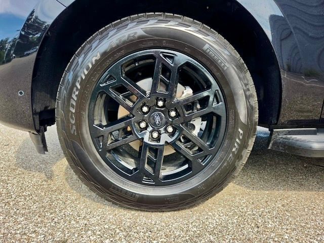 Used 2025 Ford Expedition Active AWD/4WD image 33
