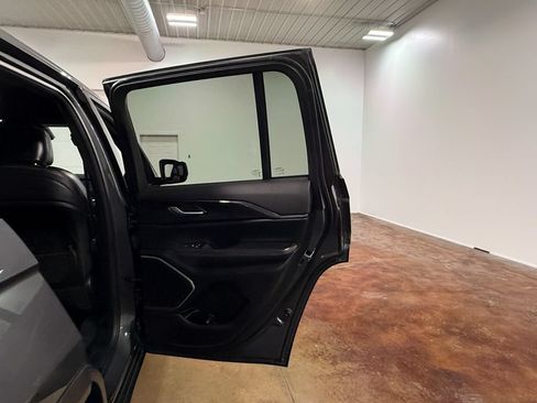 Used 2022 Jeep Grand Cherokee Altitude AWD/4WD image 61