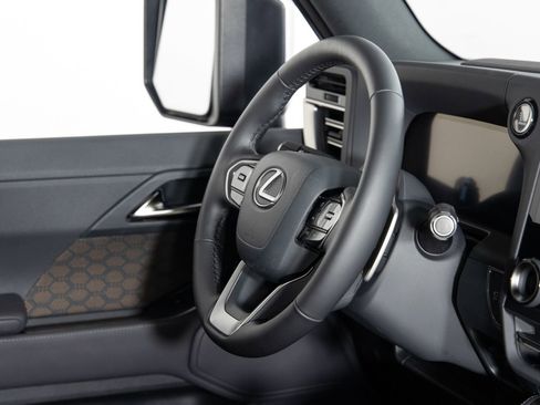 Used 2025 Lexus GX 550 image 26